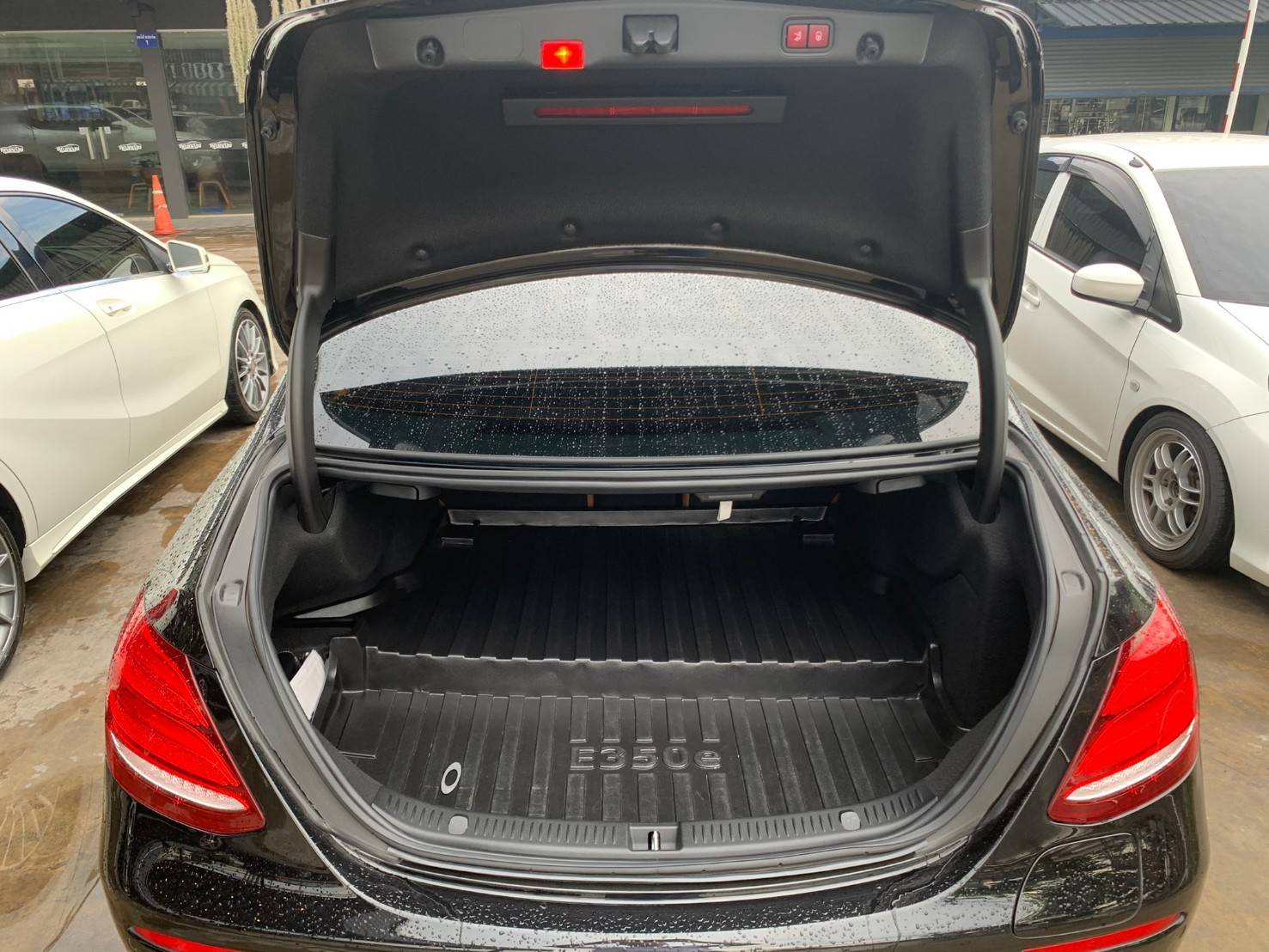 Mercedes Benz E350e AMG ปี 2018