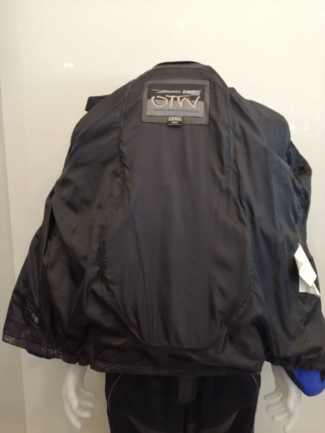 เสื้อขี่มอเตอร์ไซด์( มือสอง) RCT 257 ขนาด : อก 50" ยาว 29" **ยี่ห้อ OTW **