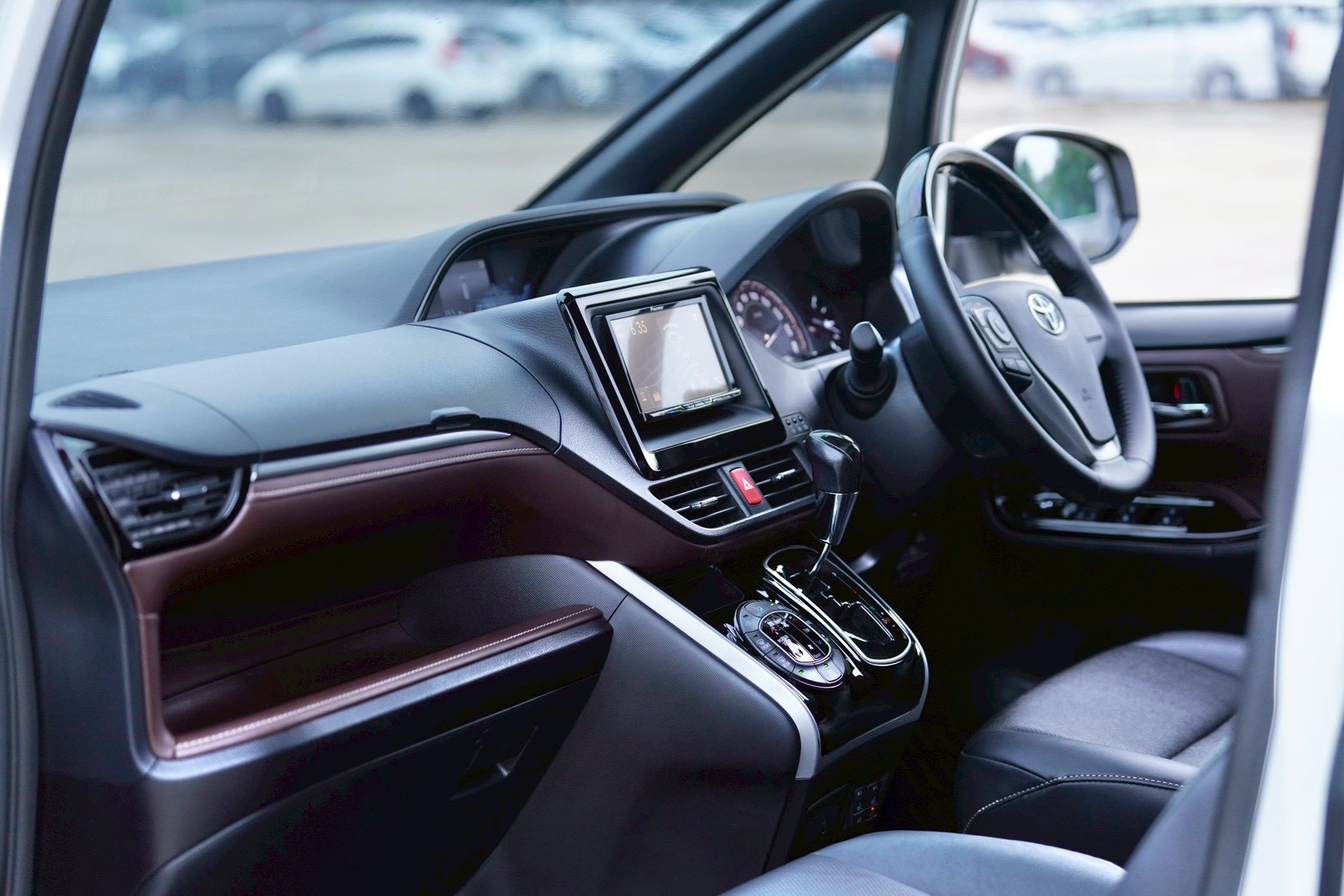 Toyota Esquire ปี 2019