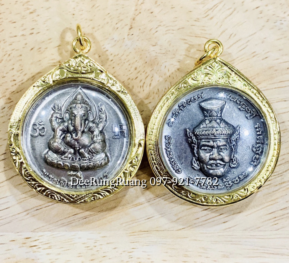 เหรียญ ด้านหน้า พระพิฆเนศ+ด้านหลัง พ่อแก่ ***เลี่ยมกรอบทองไมครอน***