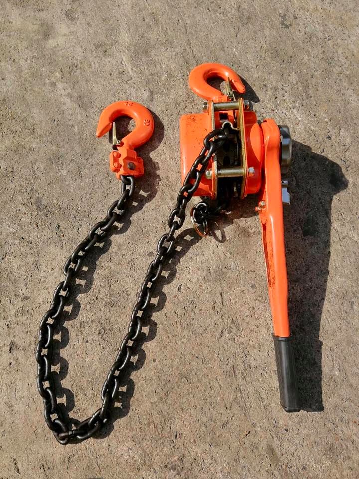 รอกโซ่มือโยก STARWAY โซ่ยาว 1.5 เมตร (กำมะลอ)