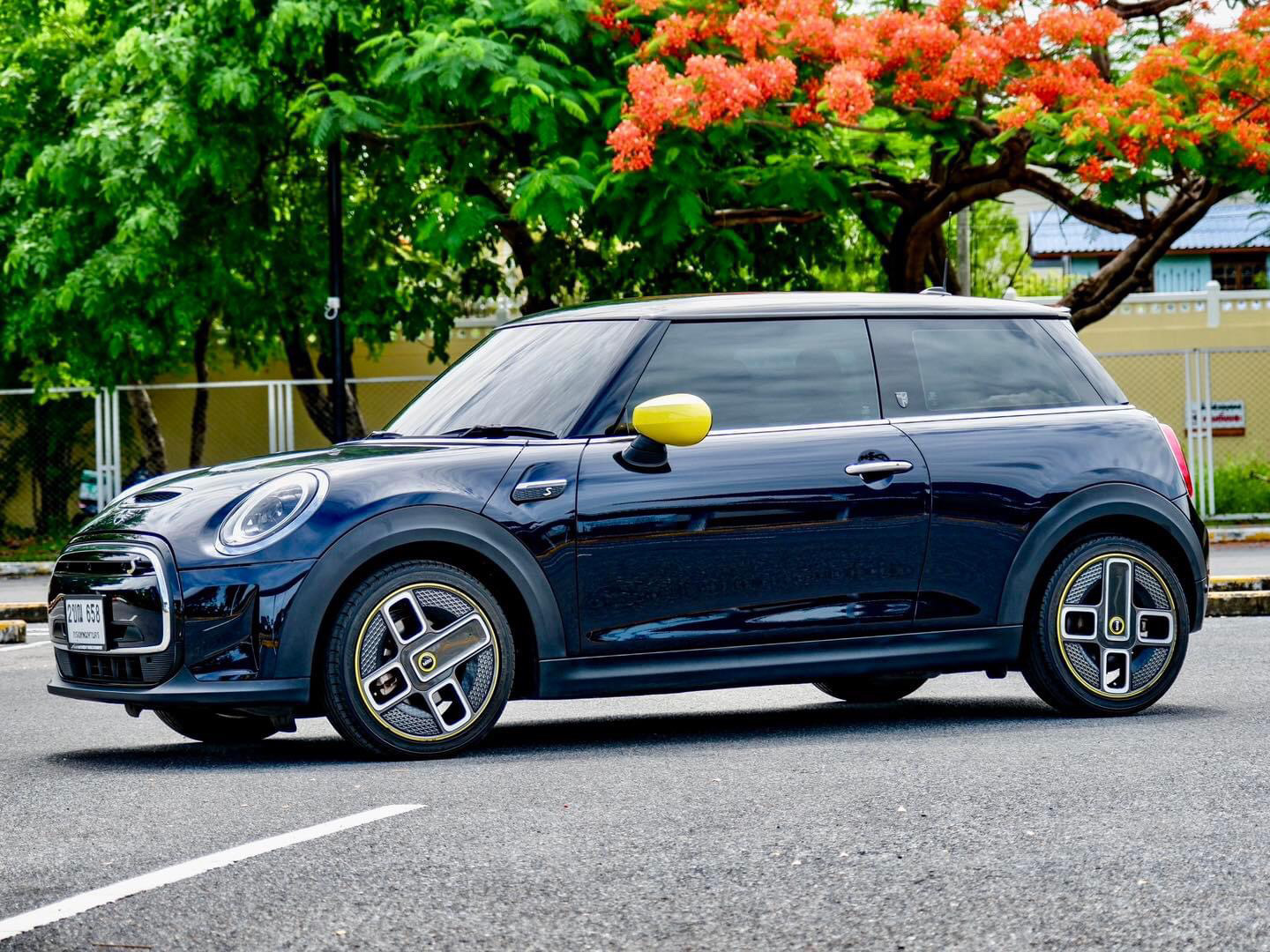 MINI Cooper SE MINI Yours Enigmatic Black Metallic ปี 2021