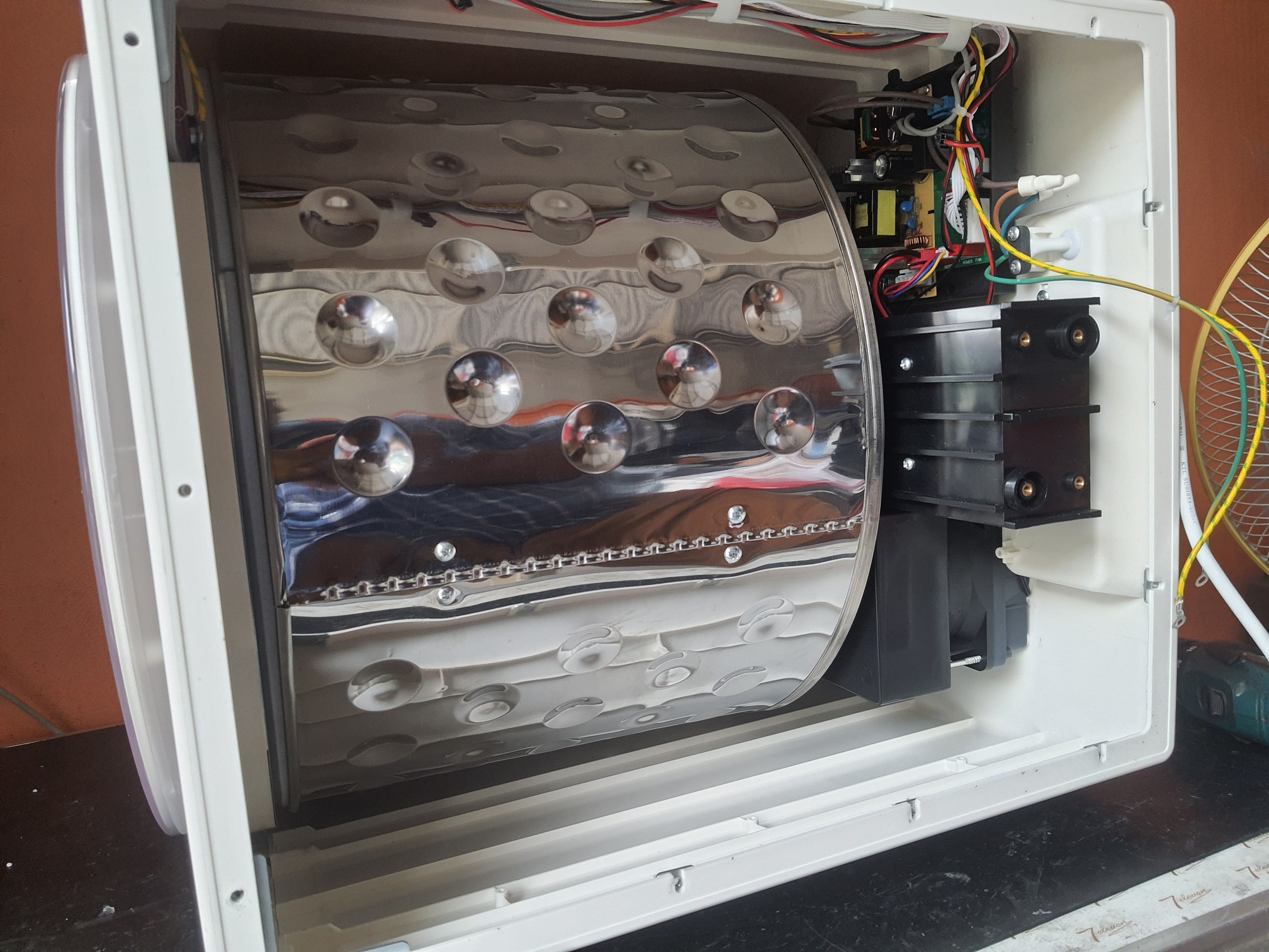 ซ่อมเครื่องอบผ้าขนาดเล็ก ยี่ห้อ HOMECERA รุ่น HMD300-HCW อาการมอเตอร์ไม่หมุน