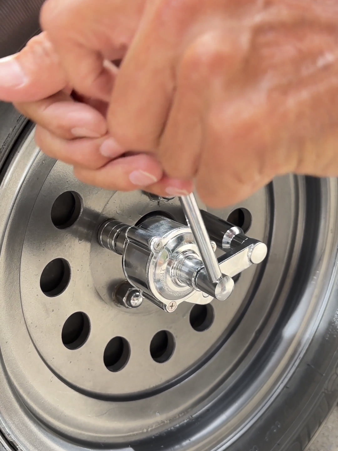 บล็อกทดถอดล้อ สำหรับรถ 4 ล้อ แถมลูกบล็อก 4 ลูก ถอดล้อรถยนต์ รถกระบะ ใช้งานง่าย