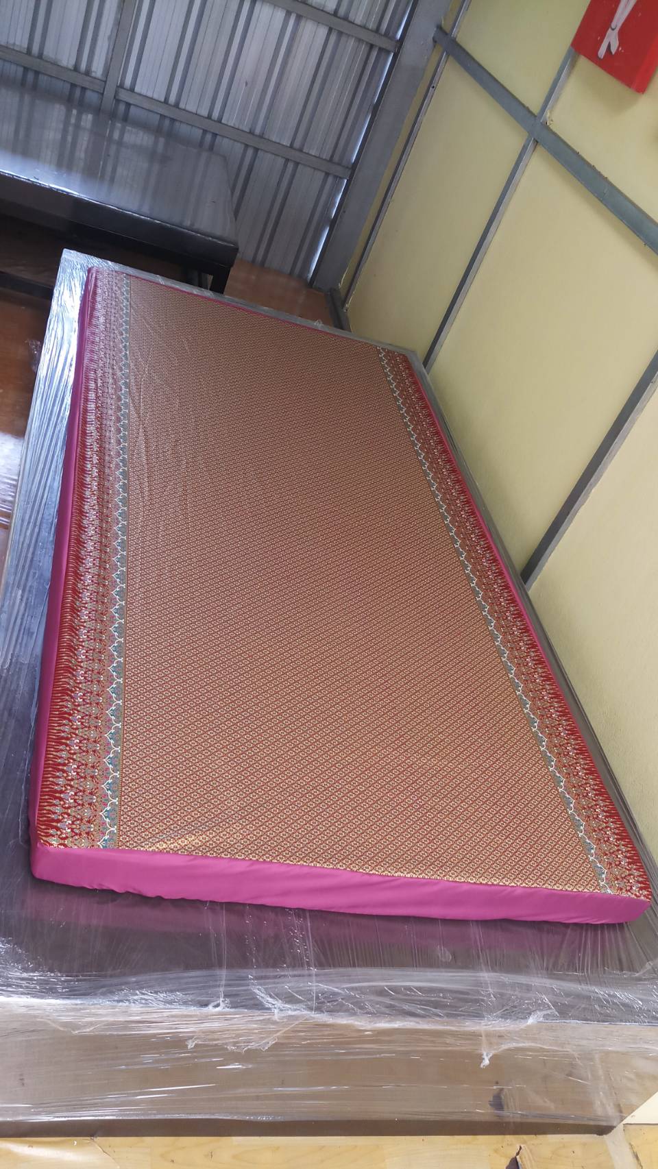 ผ้าปูเบาะนวดไทย ผ้าพิมพ์ทองลายไทย พร้อมปลอกหมอน