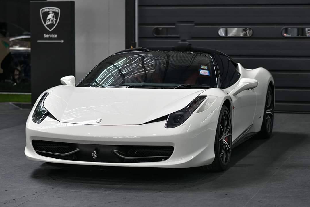 Ferrari 458 Italia ปี 2011