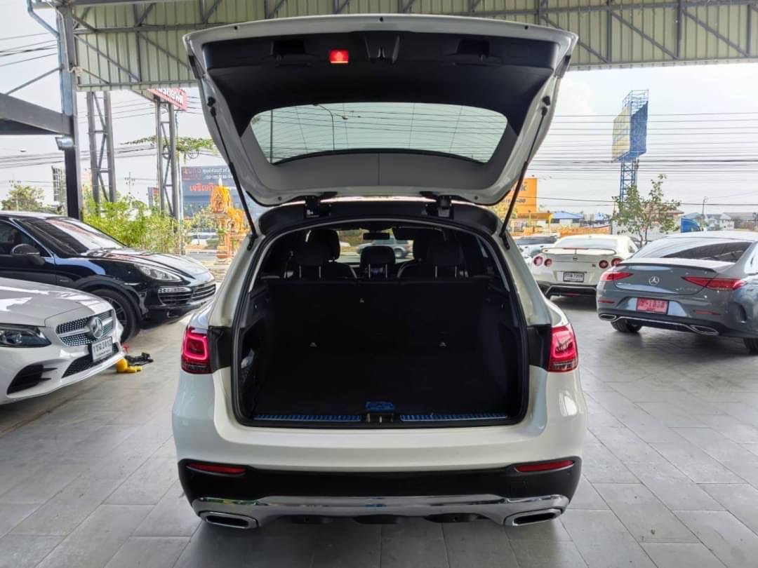 MERCEDES BENZ GLC220d ปี 2021