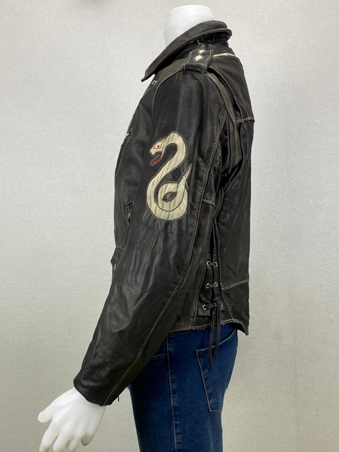 เสื้อการ์ดสำหรับขี่มอเตอร์ไซด์( มือสอง) RCSS 031: อก 44" ยาว 24" ** JOHNNY **