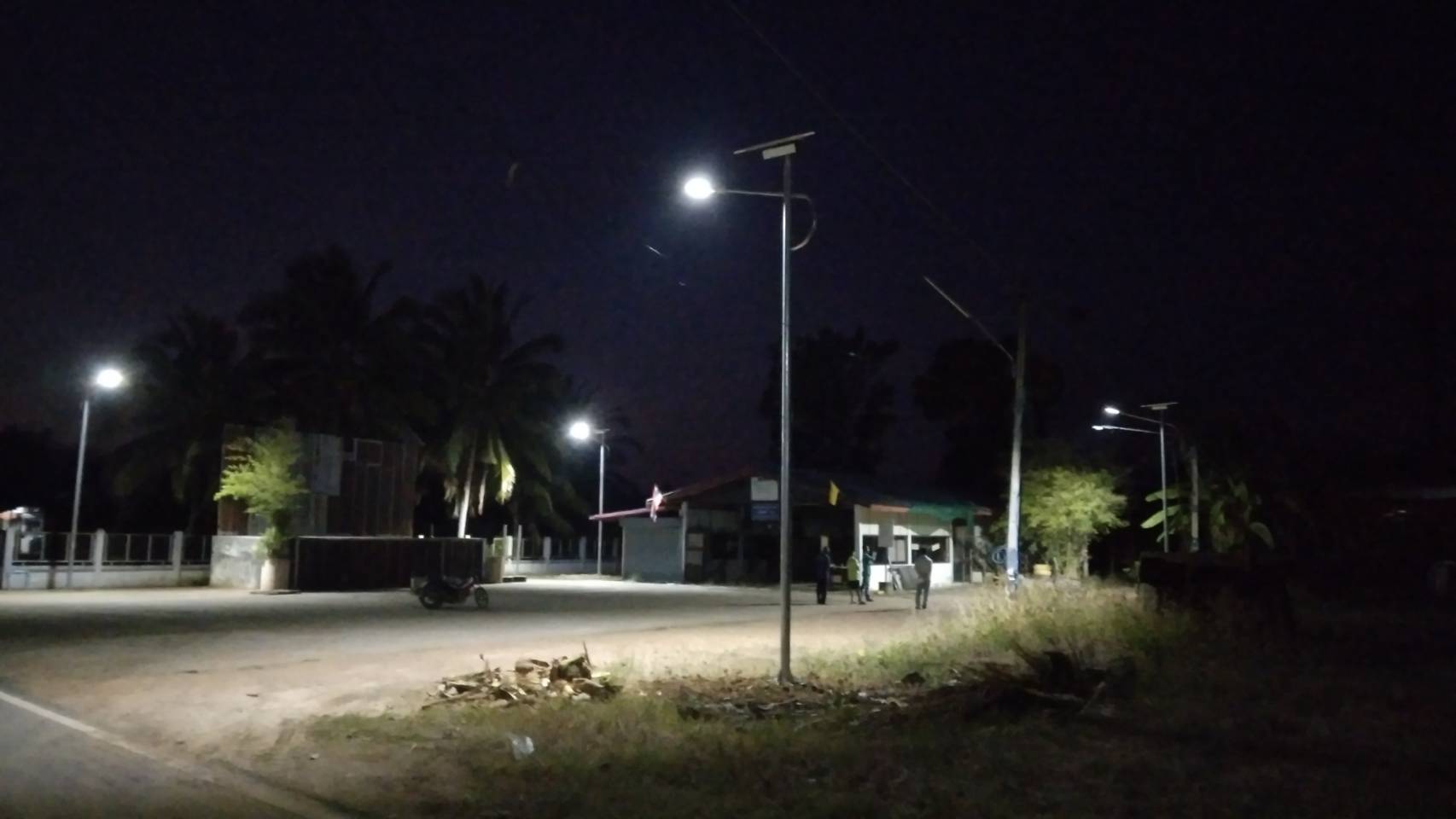 ตัวอย่างผลงานติดตั้งไฟถนนโซลาร์เซลล์