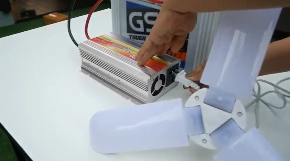 อินเวอร์เตอร์ แปลงไฟ 12V เป็น 220V ขนาด 3,000W ยี่ห้อ SUOER