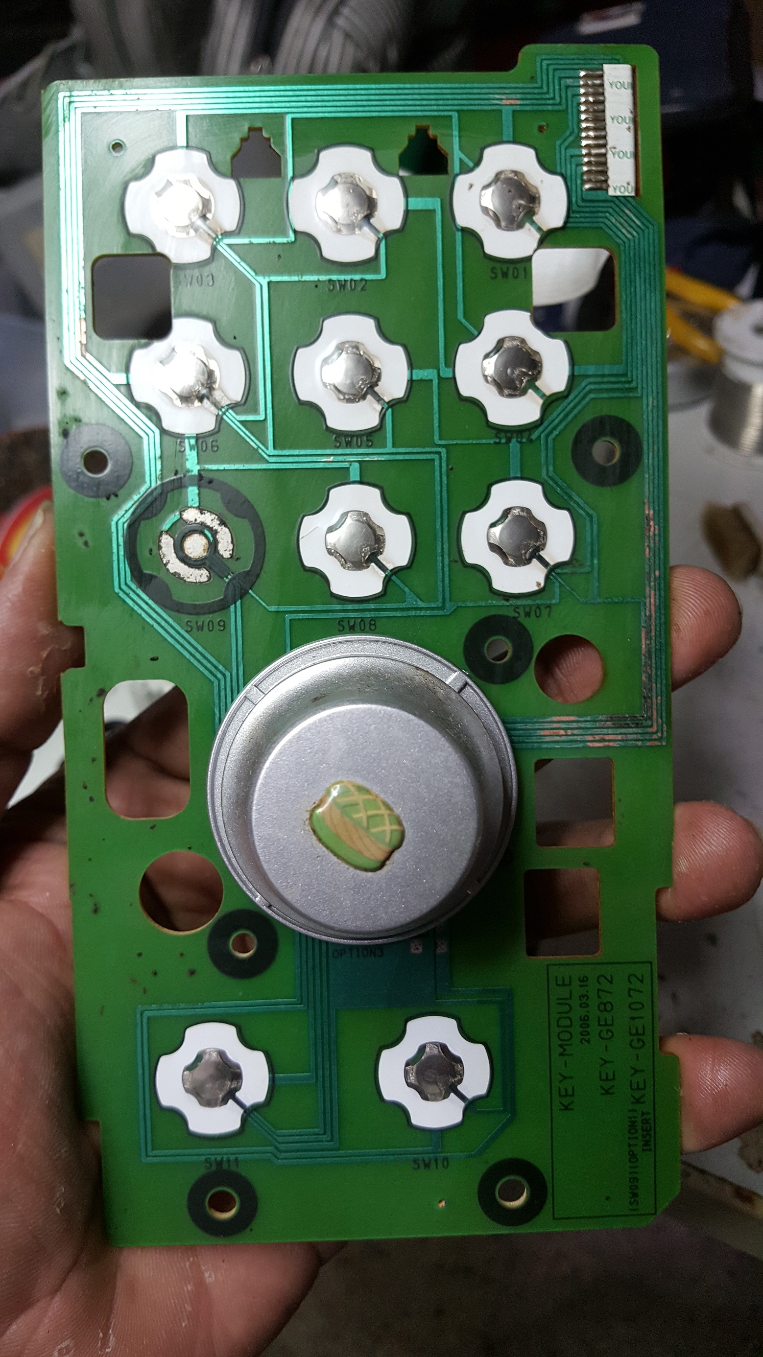 ซ่อมไมโครเวฟ ยี่ห้อ SAMSUNG รุ่น GE872D อาการปุ่มกดใช้งานไม่ได้