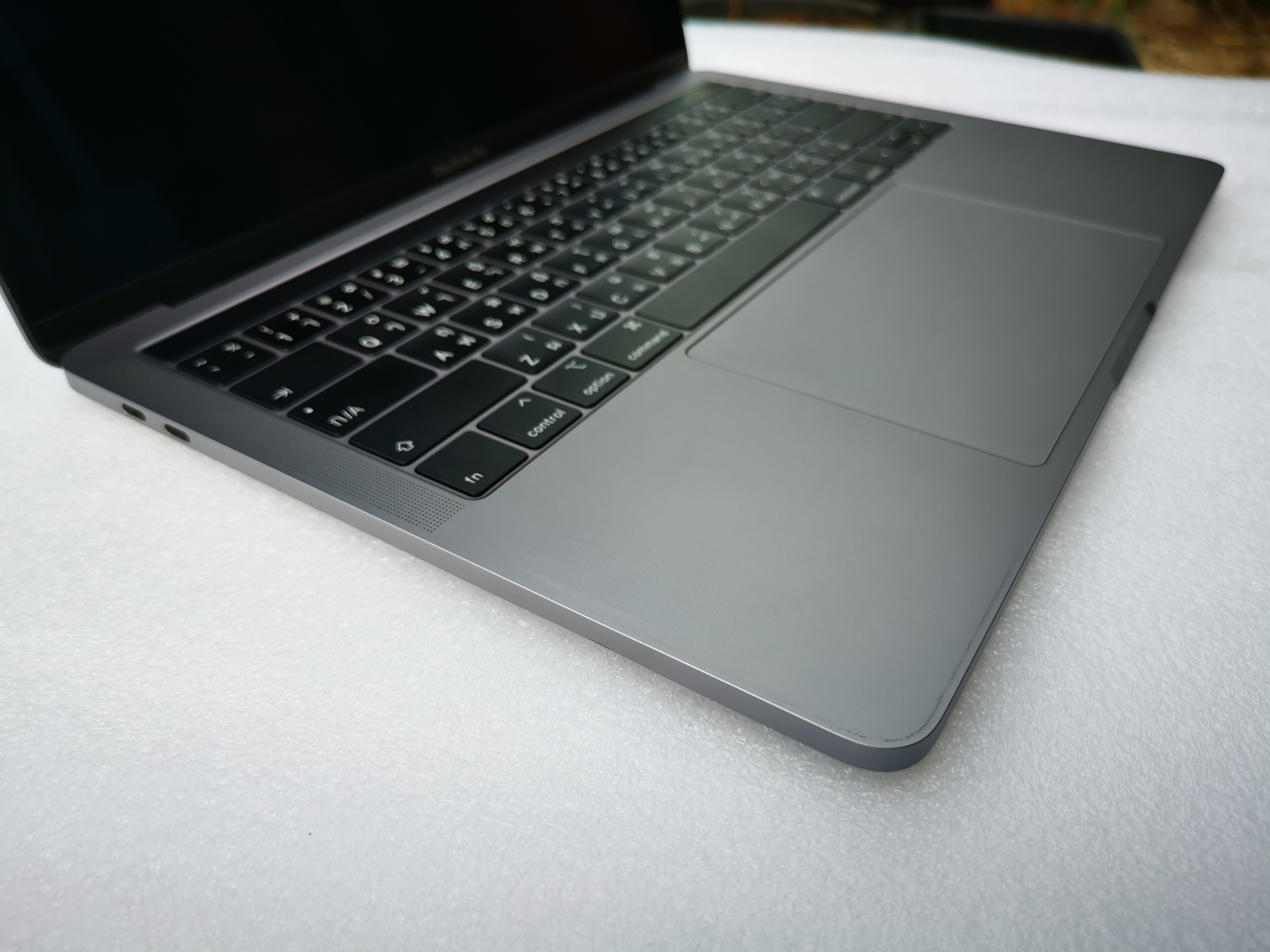 MacBook Pro (13" 2018 PortsThunderbolt 3 จำนวน 4 พอร์ต)