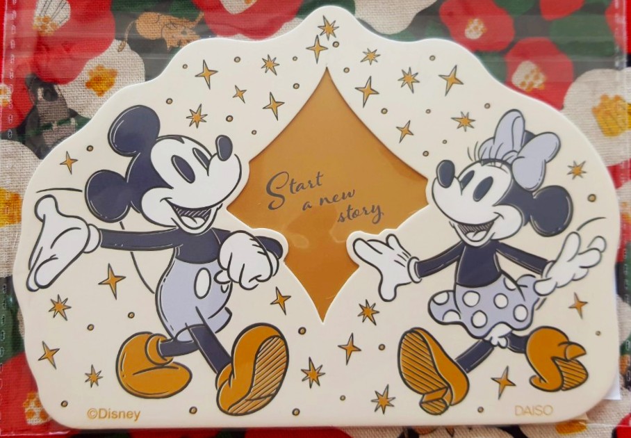 Disney Die cut Photo frame Mickey and Minnie กรอบรูป มิกกี้เม้าส์ มินนี่เม้าส์ มีขาตั้ง จากญี่ปุ่น (กระดาษแข็ง) Size : 16 x 11 cm