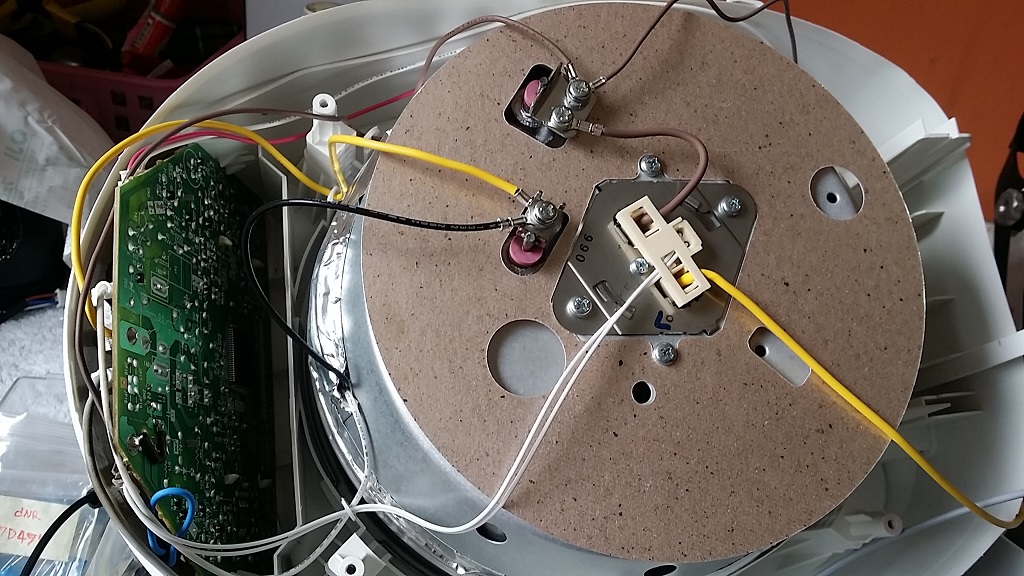 ซ่อมหม้อหุงข้าว ยี่ห้อ ZOJIRUSHI รุ่น NS-ZCC10 อาการซ๊อตเนื่องจากเสียบไฟ 220V