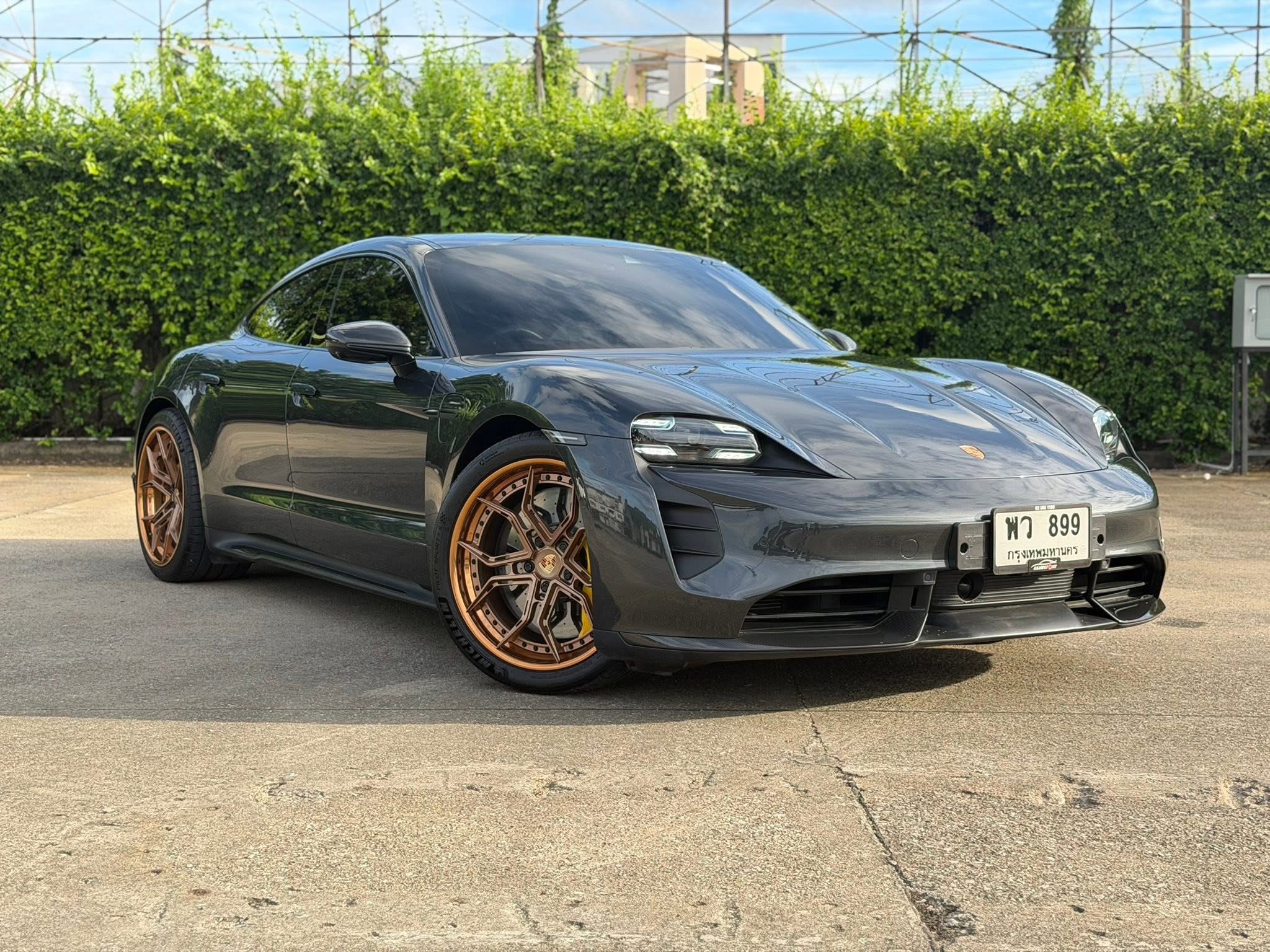 Porsche Taycan Turbo S ปี 2020