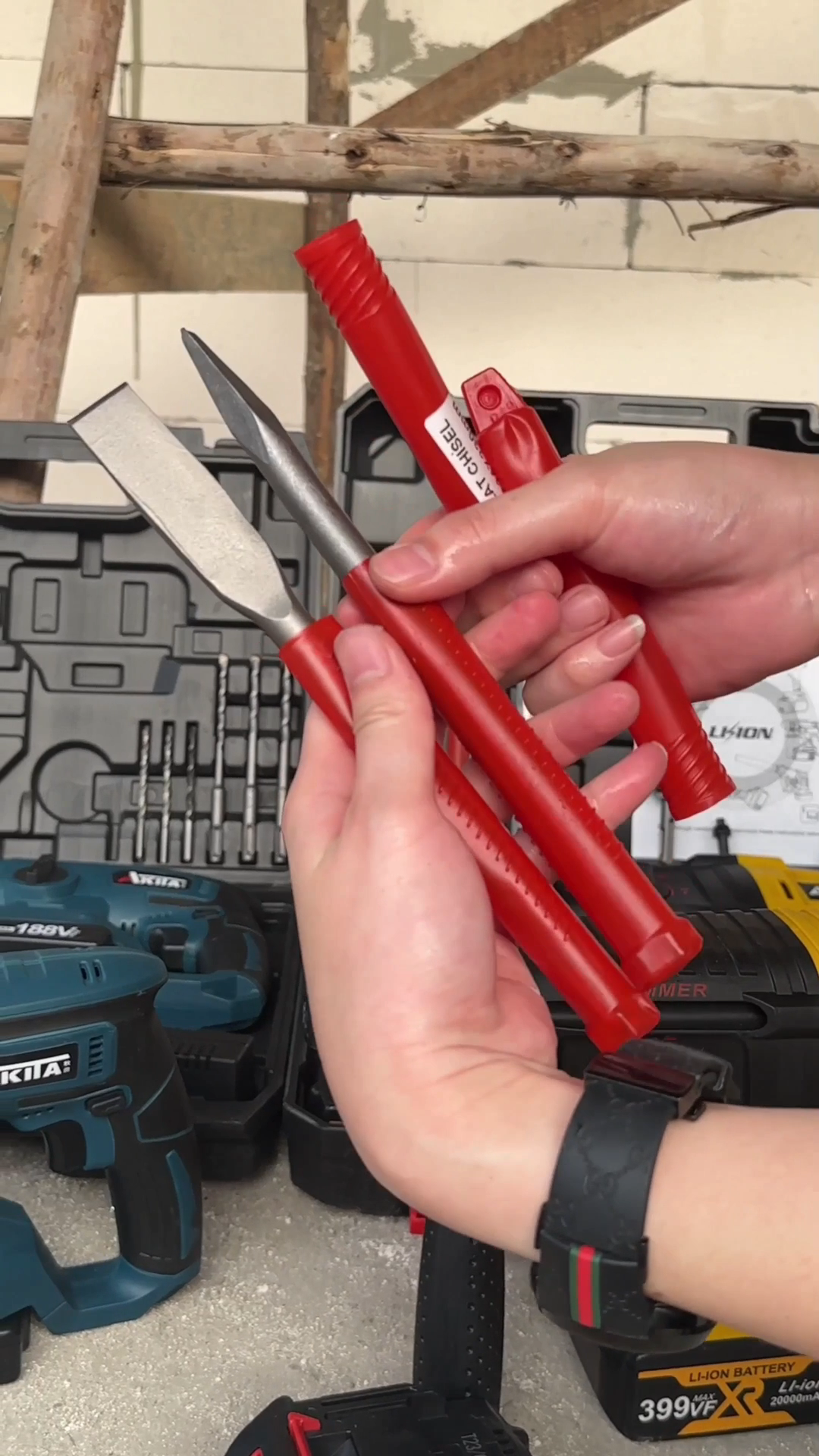 สว่านโรตารี่ไร้สาย AKITA มี 2 รุ่น 188V และ 399V