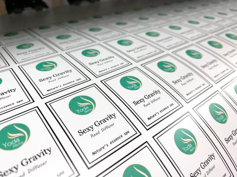 ฉลากสินค้าสติ๊กเกอร์พีวีซี (PVCขาว)