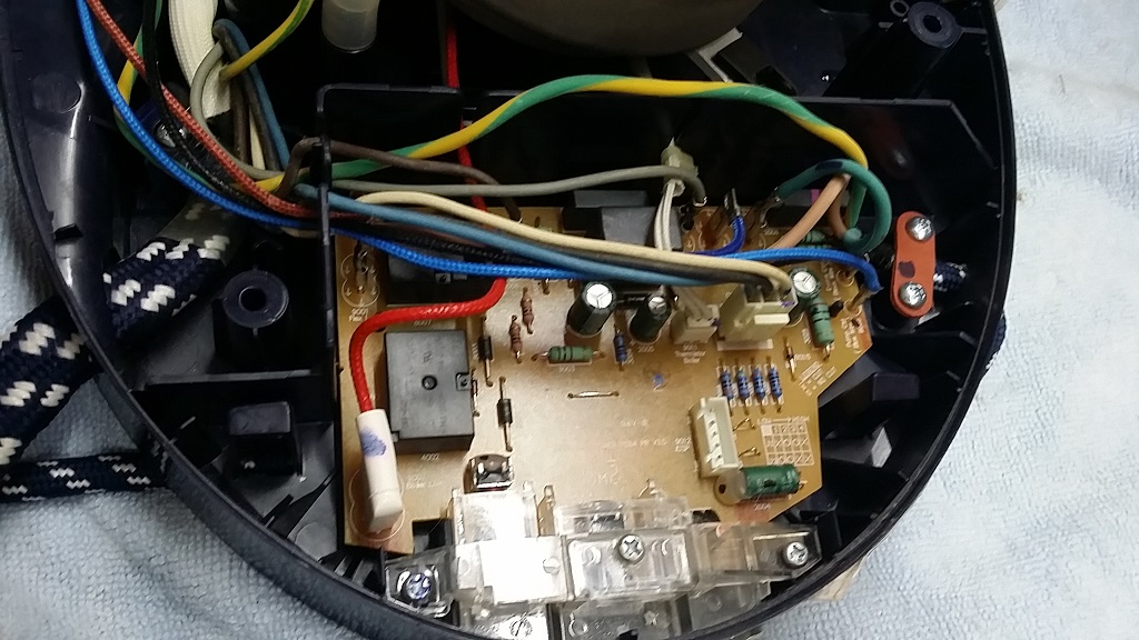 ซ่อมเตารีดไอน้ำ ยี่ห้อ PHILIPS รุ่น GC8635 อาการไอน้ำไม่ออก ปั้มไม่ทำงาน