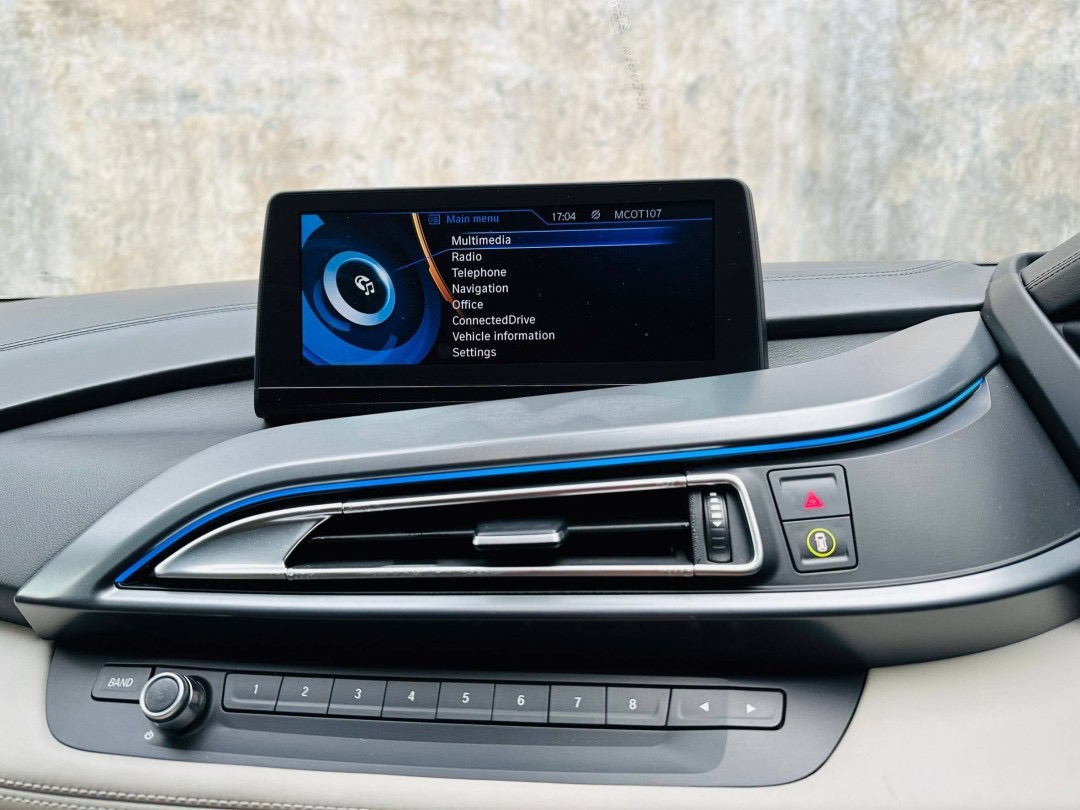 BMW i8 Pure impulse 1.5 HYBRID โฉม i12 ปี 2017