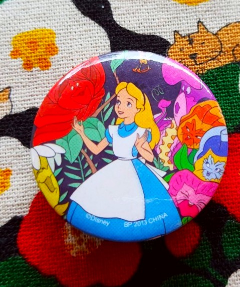 เข็มกลัด อลิซ Alice Disney Princess จาก ญี่ปุ่น ขนาด 3.5 cm
