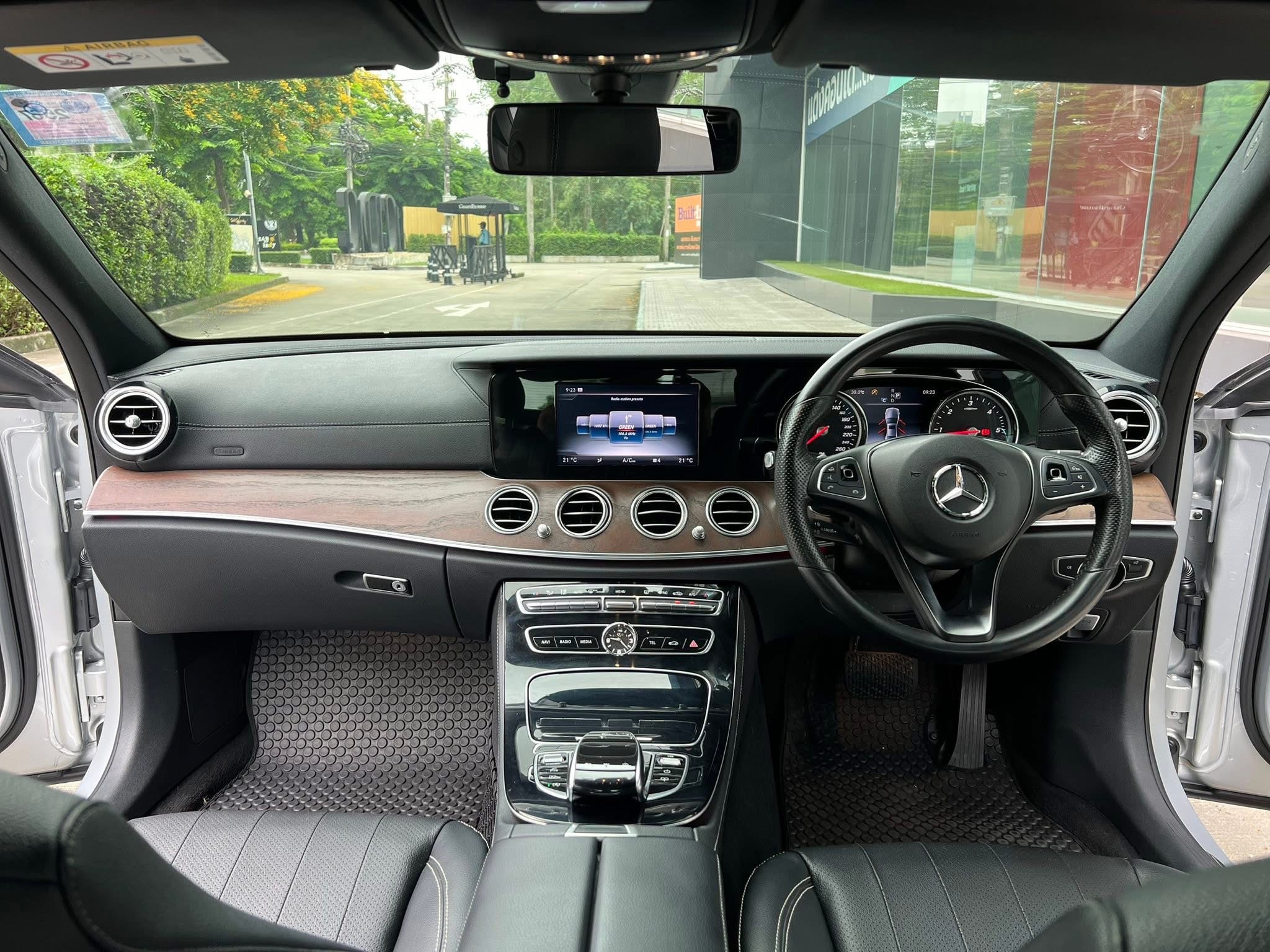 BENZ W213 E220d Exclusive ดีเซล ปี 2016