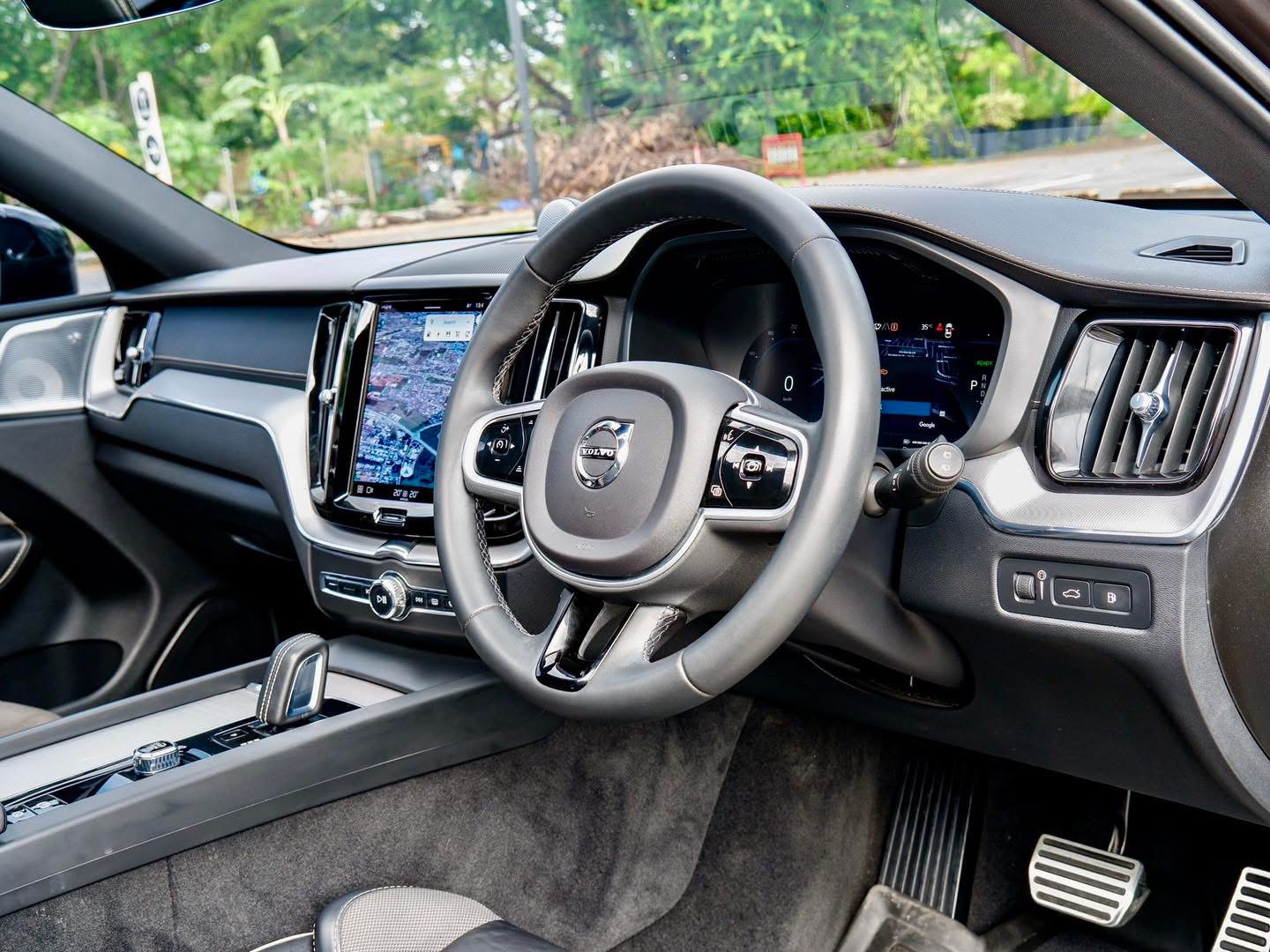 Volvo XC60 Recharge T8 AWD R-Design ปี 2022