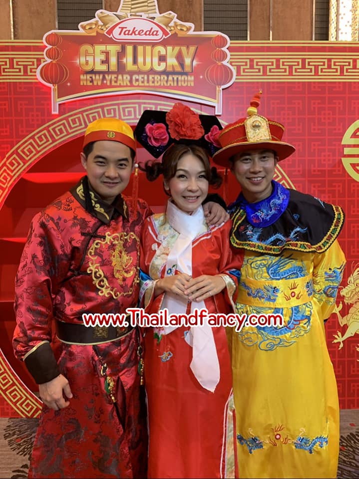 บริการให้เช่าและจำหน่าย ชุดแฟนซี ชุดคอสเพลย์ ชุดคริสมาส ชุดยูนิฟอร์ม อุปกรณ์แฟนซี และเครื่องประดับ คัดสรรแบบน่ารักๆ คุณภาพดีๆ สำหรับงานเทศกาลต่างๆ จะมาเป็นเกิลร์แก๊งค์ หรือ ฉายเดี่ยวคนเดียว ก็สวยได้ มีหลายแบบมากมายให้จับจองเป็นเจ้าของ ทั้งสวย ทั้งแซ่บได้ในราคาเบาๆ กันเลยจร้าาาาา