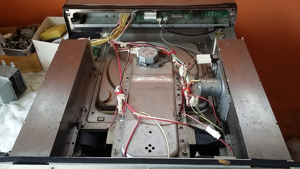 ซ่อมไมโครเวฟ ยี่ห้อ SHARP รุ่น R-2000S อาการเครื่องไม่ทำงาน อุ่นอาหารไม่ร้อน