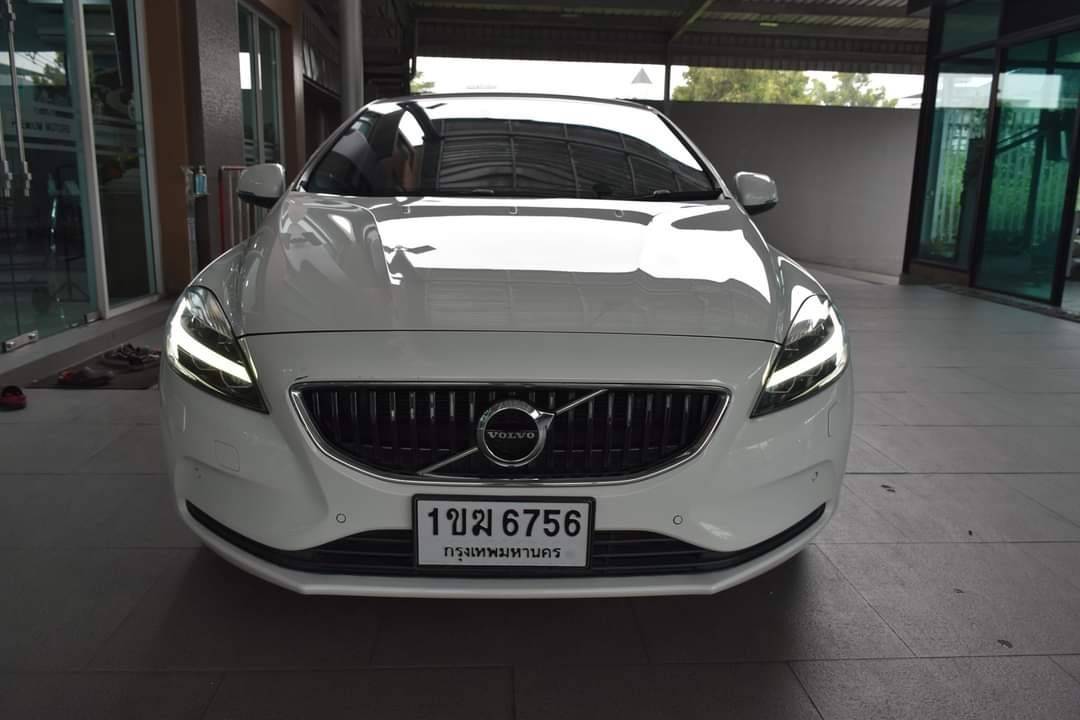 VOLVO V40 T4 Facelift hatchback ปี2017