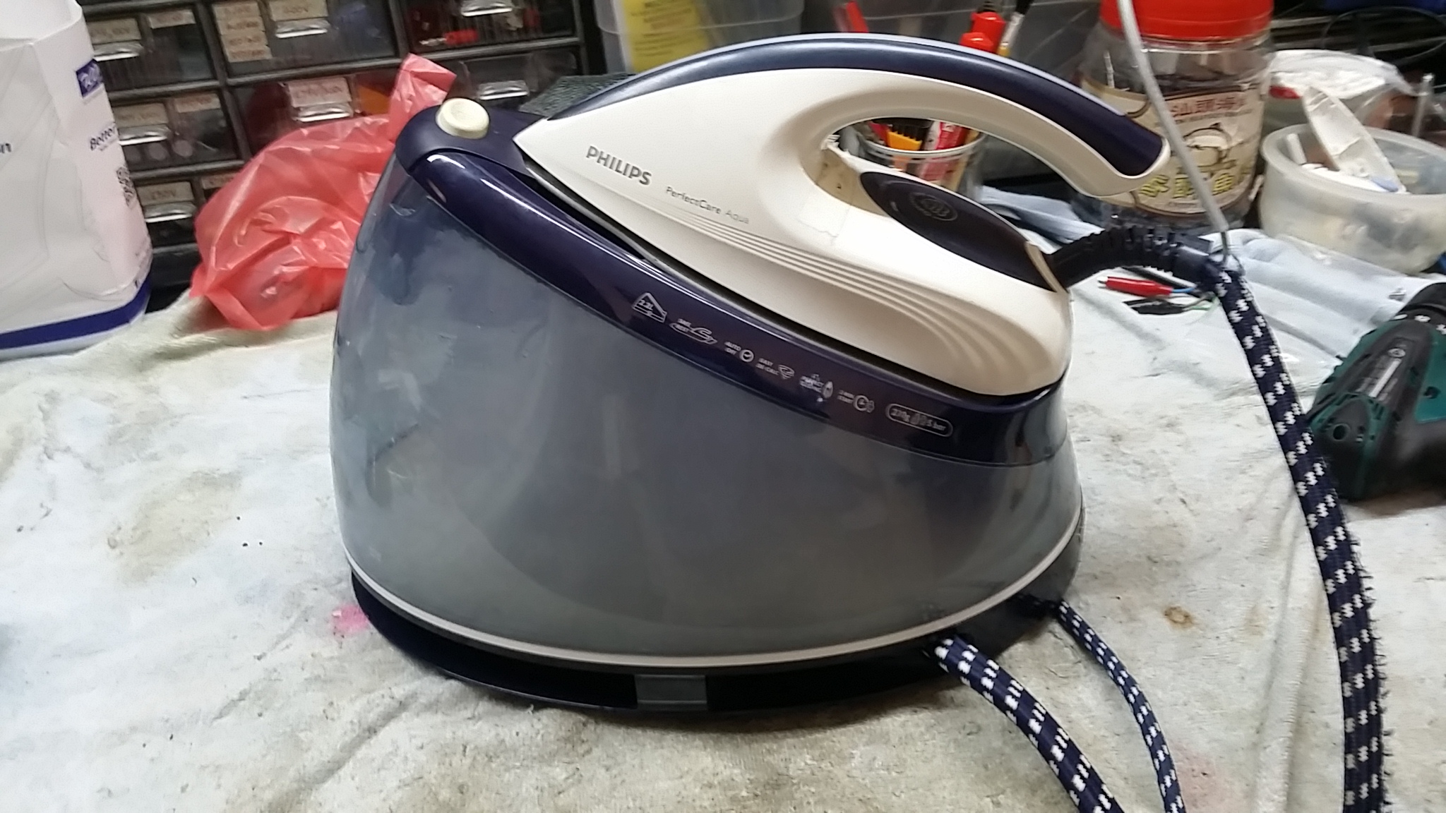 ซ่อมเตารีดไอน้ำ ยี่ห้อ PHILIPS รุ่น GC8641 อาการไอน้ำไม่ออก