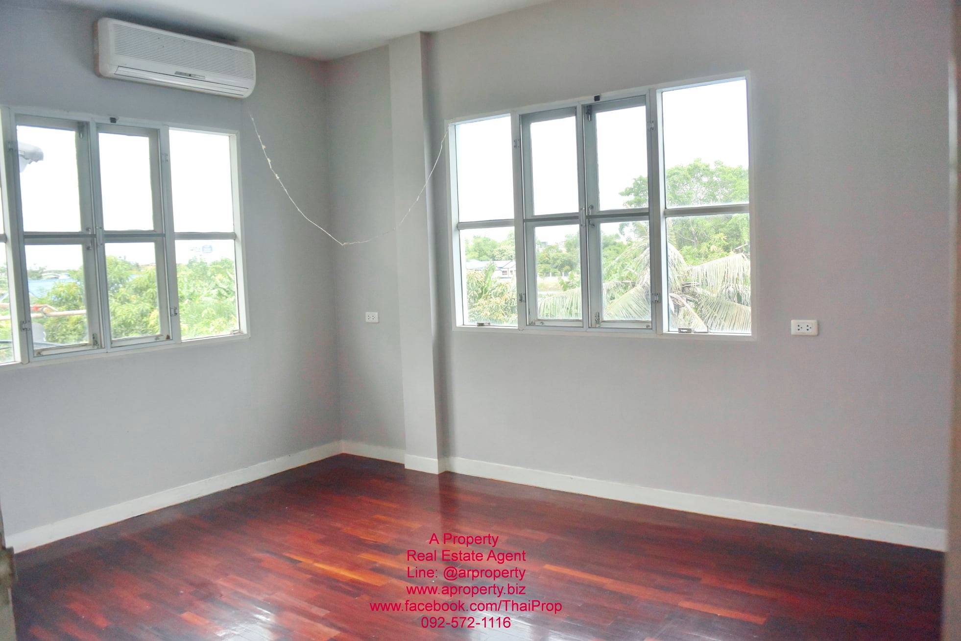 ขาย บ้านเดี่ยว หลังมุม ติดถนนสุขาภิบาล 5 ( ขายแล้ว )