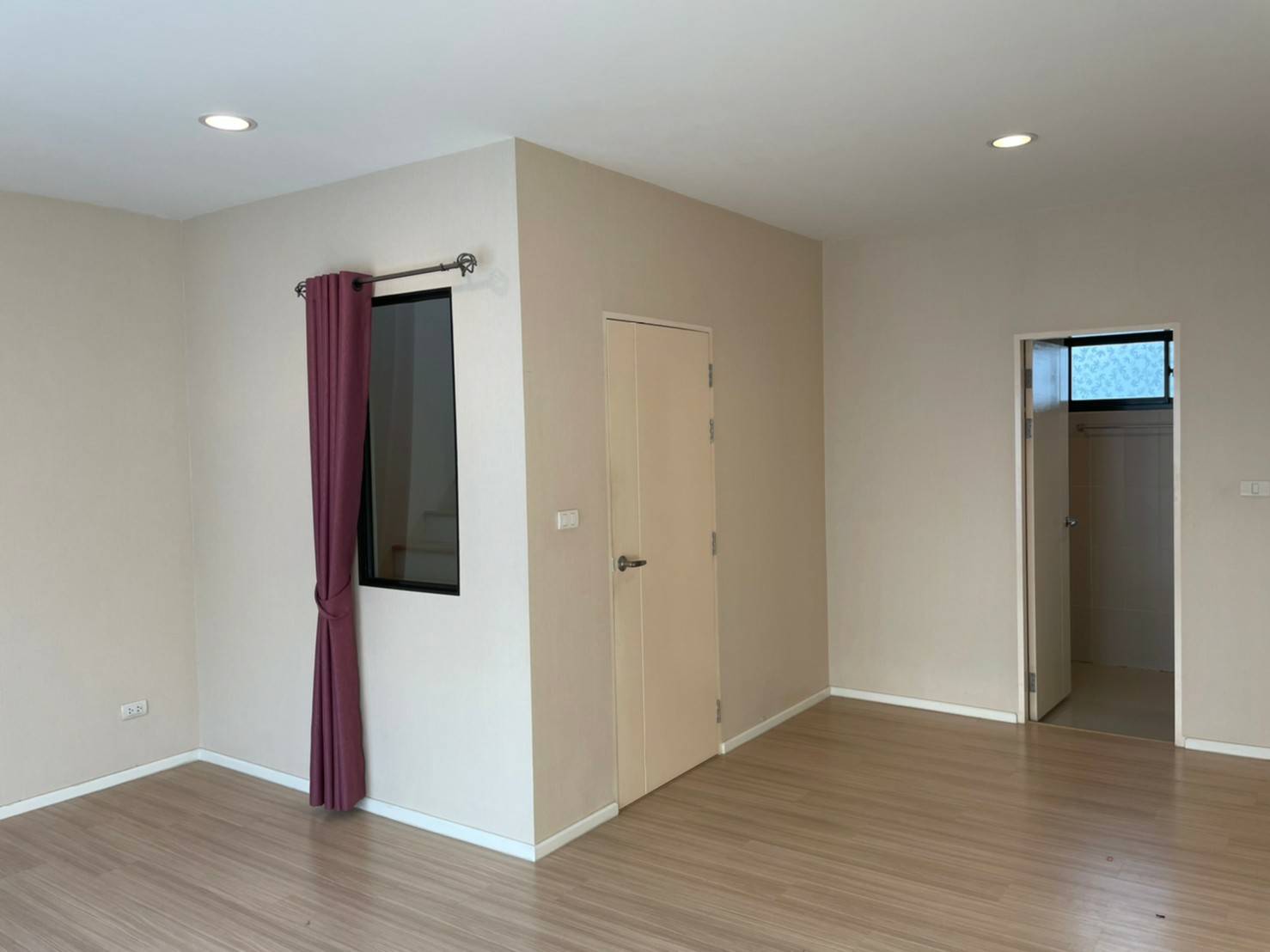 ให้เช่า ทาวน์โฮม 3 ชั้น บ้านกลางเมืองรัตนาธิเบศร์