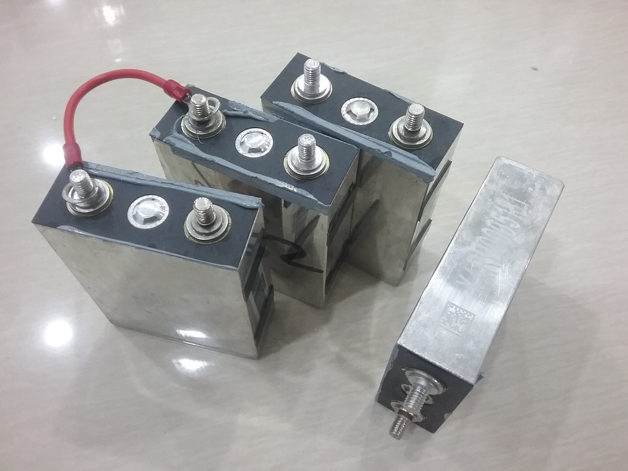 แบตเตอรี่ลิเธียม ฟอสเฟต แกะจากรถยนต์ไฟฟ้า ยี่ห้อ Lishen 3.2v 10Ah