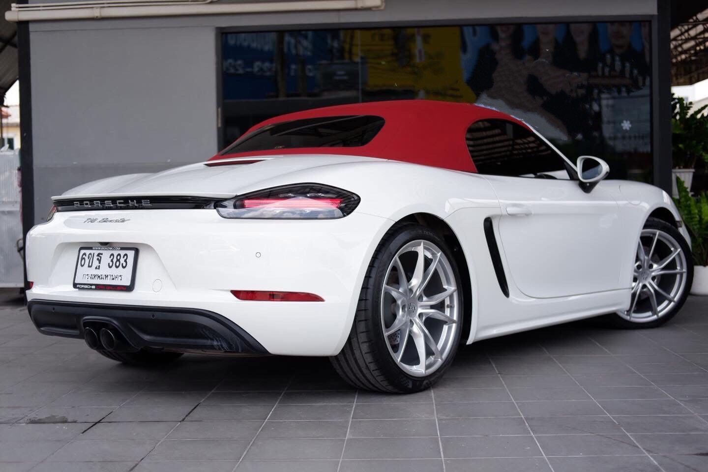 Porsche 718 Boxster Convertable ปี 2017
