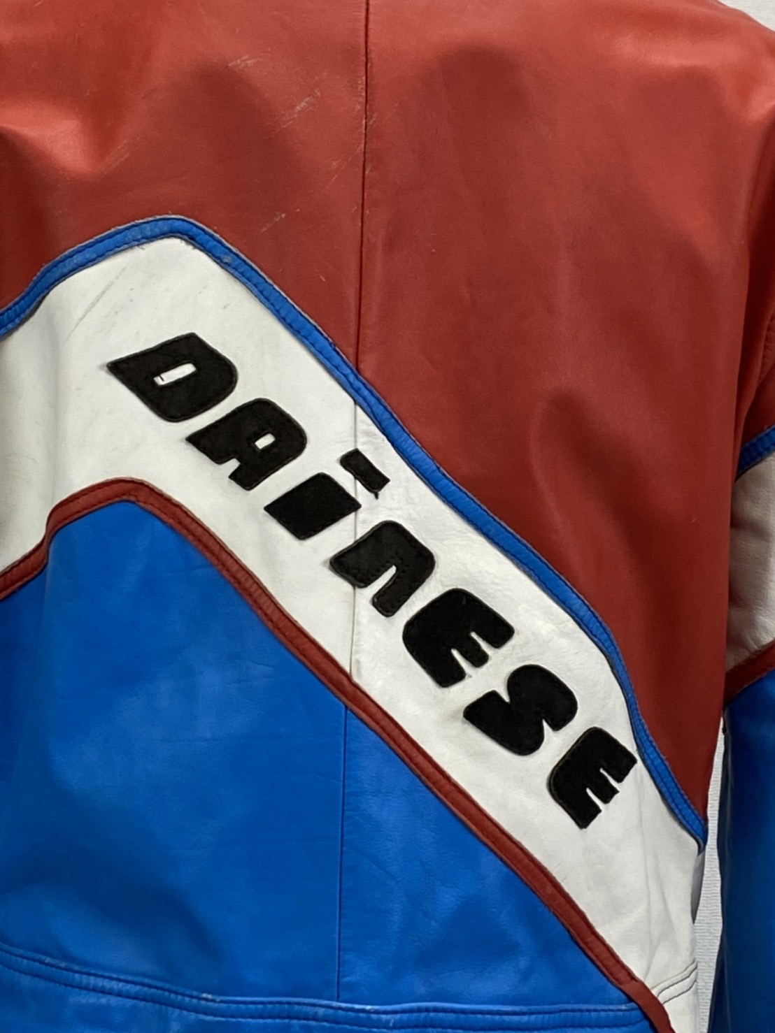 ประเภททรงชุด : Racing suit RCSS 014 **Dainese **: อก 42" ยาว 23” เอว 36"