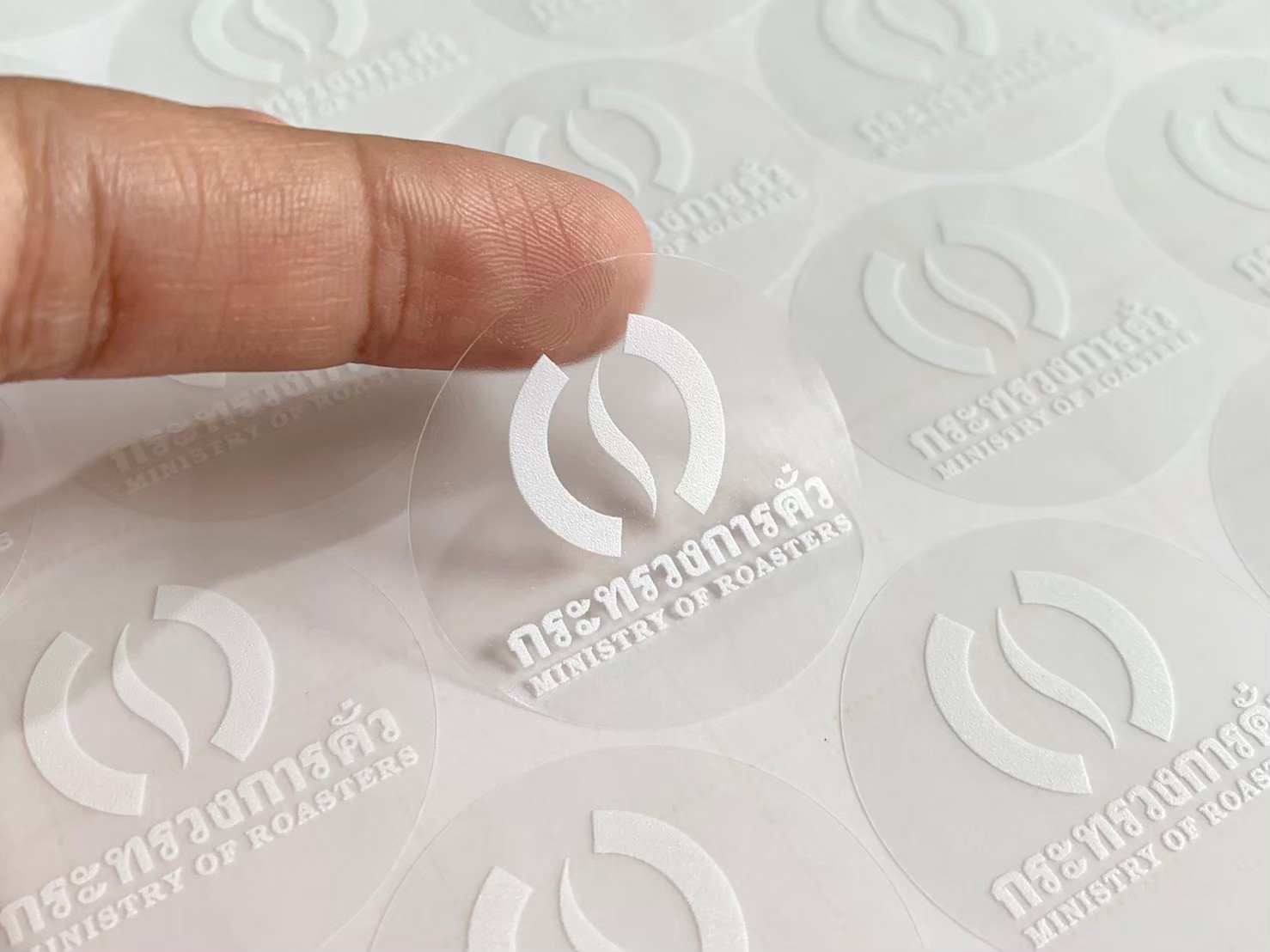 ฉลากสินค้าใสตัวหนังสือขาว สติ๊กเกอร์ใสพิมพ์สีขาว พิมพ์หมึกขาว