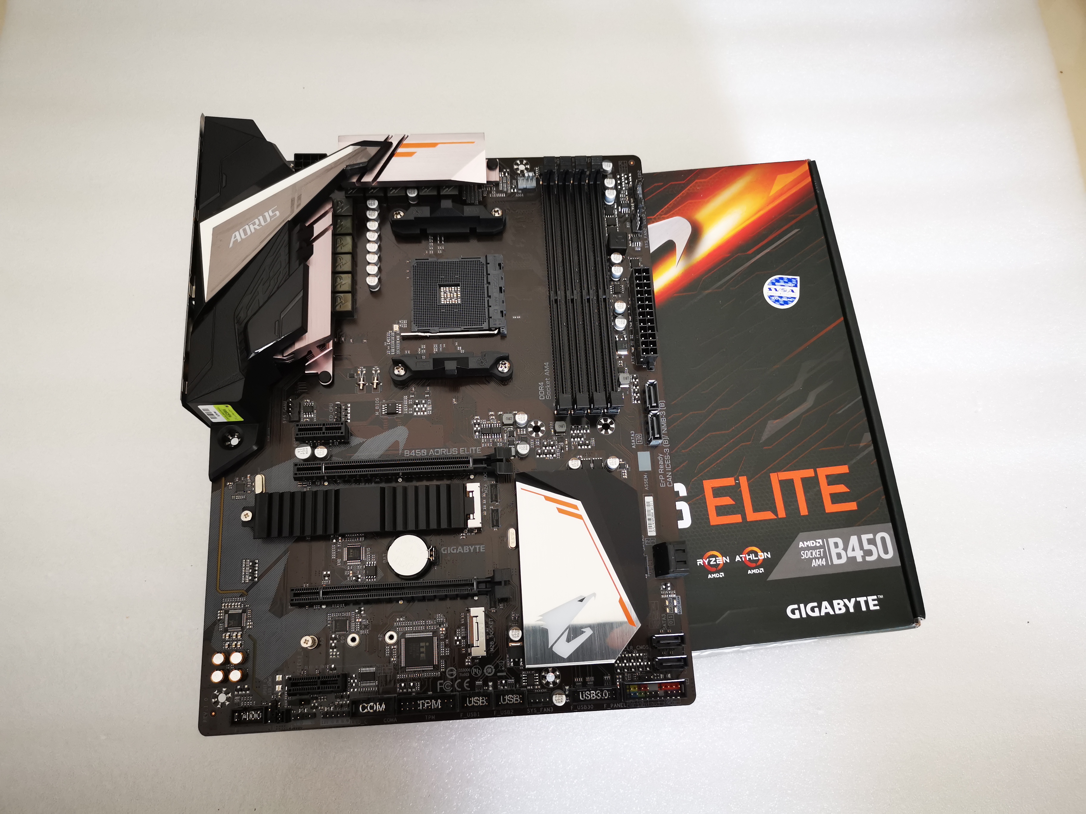 GIGABYTE B450 AORUS ELITE