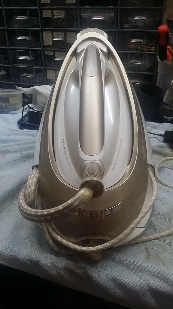 ซ่อมเตารีดไอน้ำ ยี่ห้อ PHILIPS รุ่น GC9642 อาการไฟแสดงสถานะ Easy De-Calc กระพริบเครื่องไม่ทำงาน