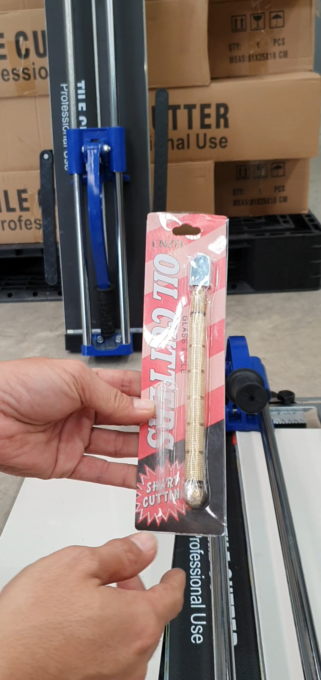 แท่นตัดกระเบื้อง STR 25 นิ้ว 1,390บ. 32 นิ้ว 1590บ. แถมมีดกระจก 1 อัน