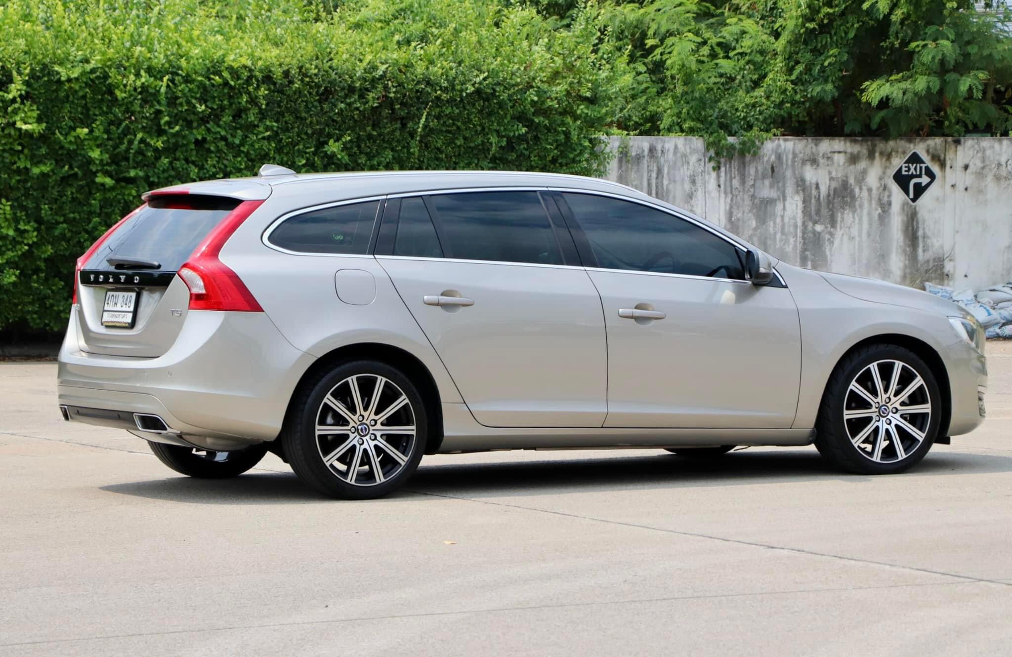 VOLVO V60 2.0T5 Navi ปี2015