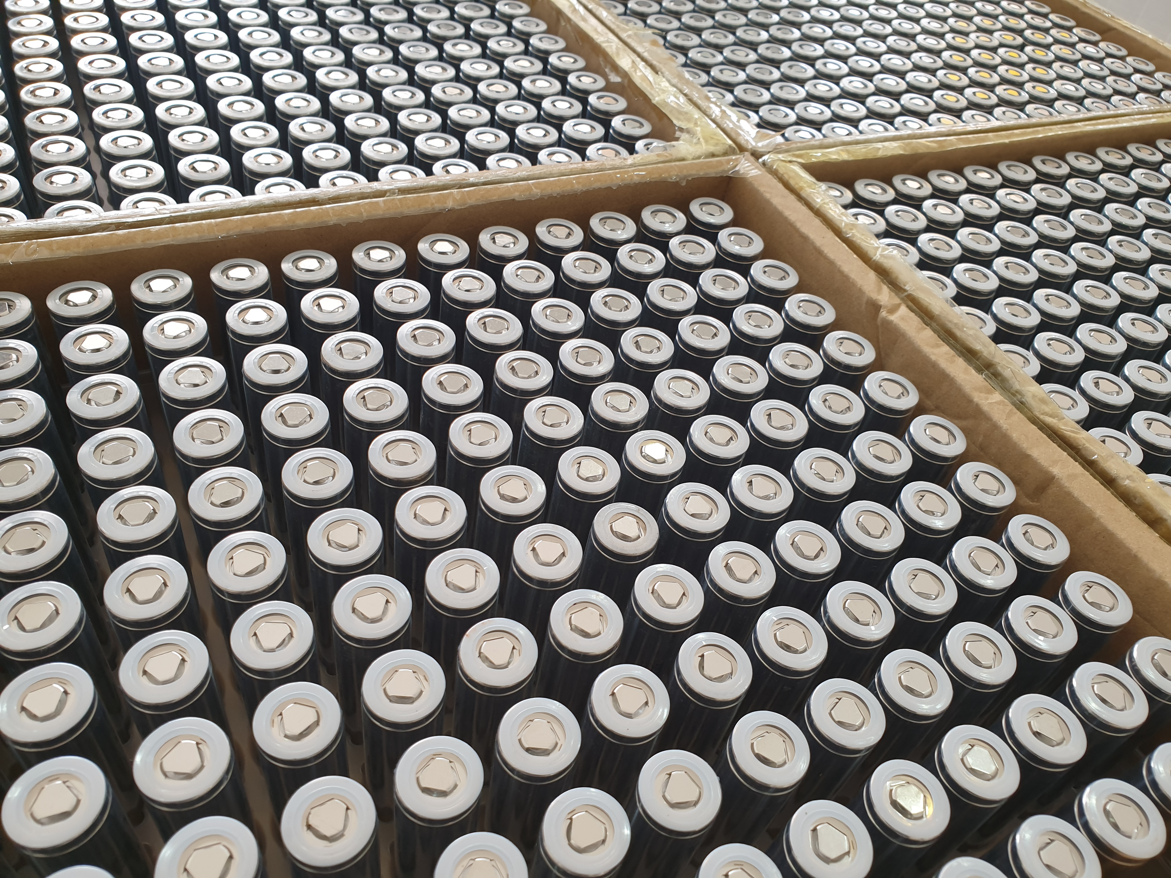 แบตเตอรี่ 18650 21700 จากรถไฟฟ้า tesla