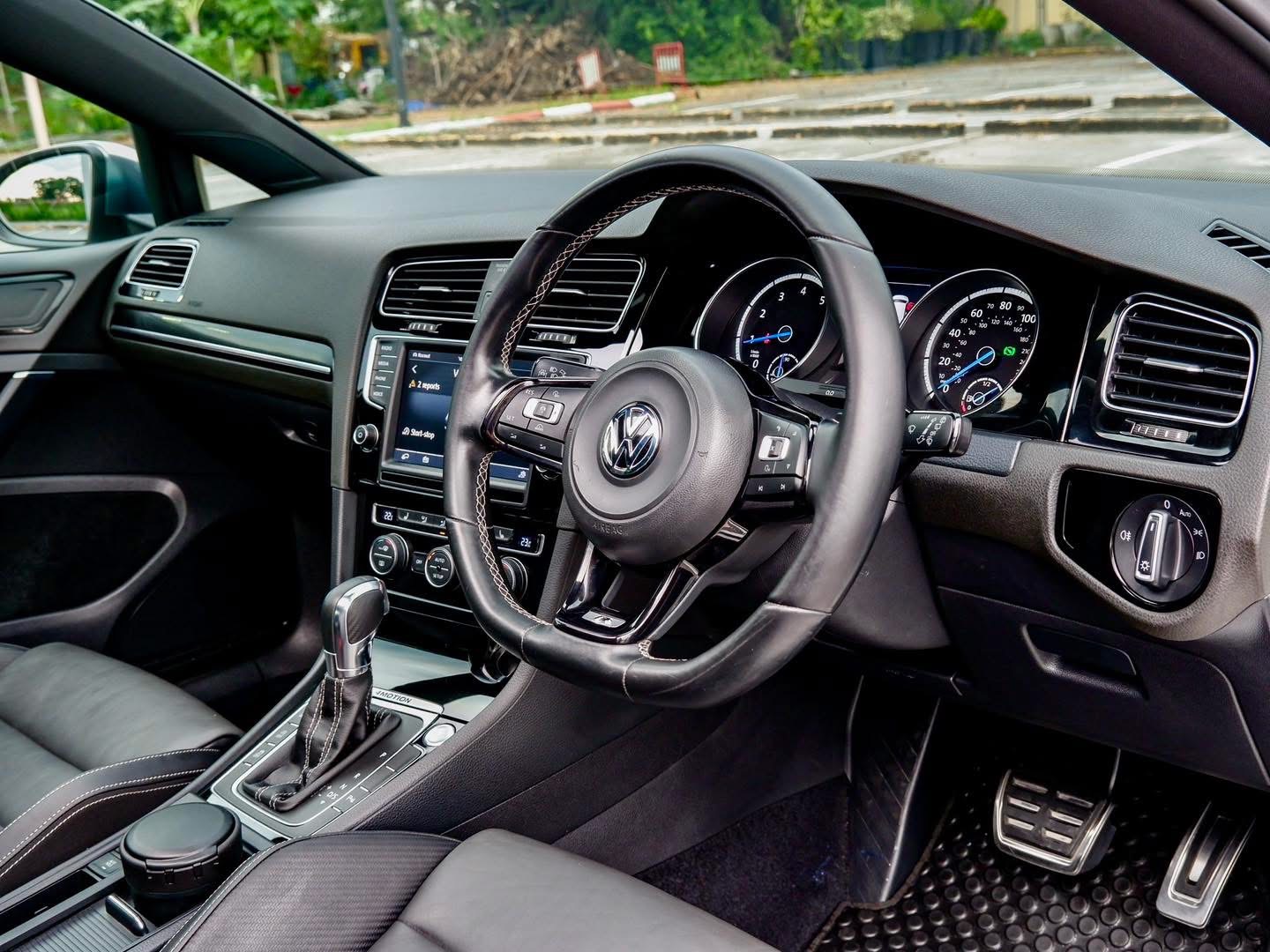 Volkswagen Golf R MK7 2.0 TSI DSG Hatch 5Doors ปี 2015