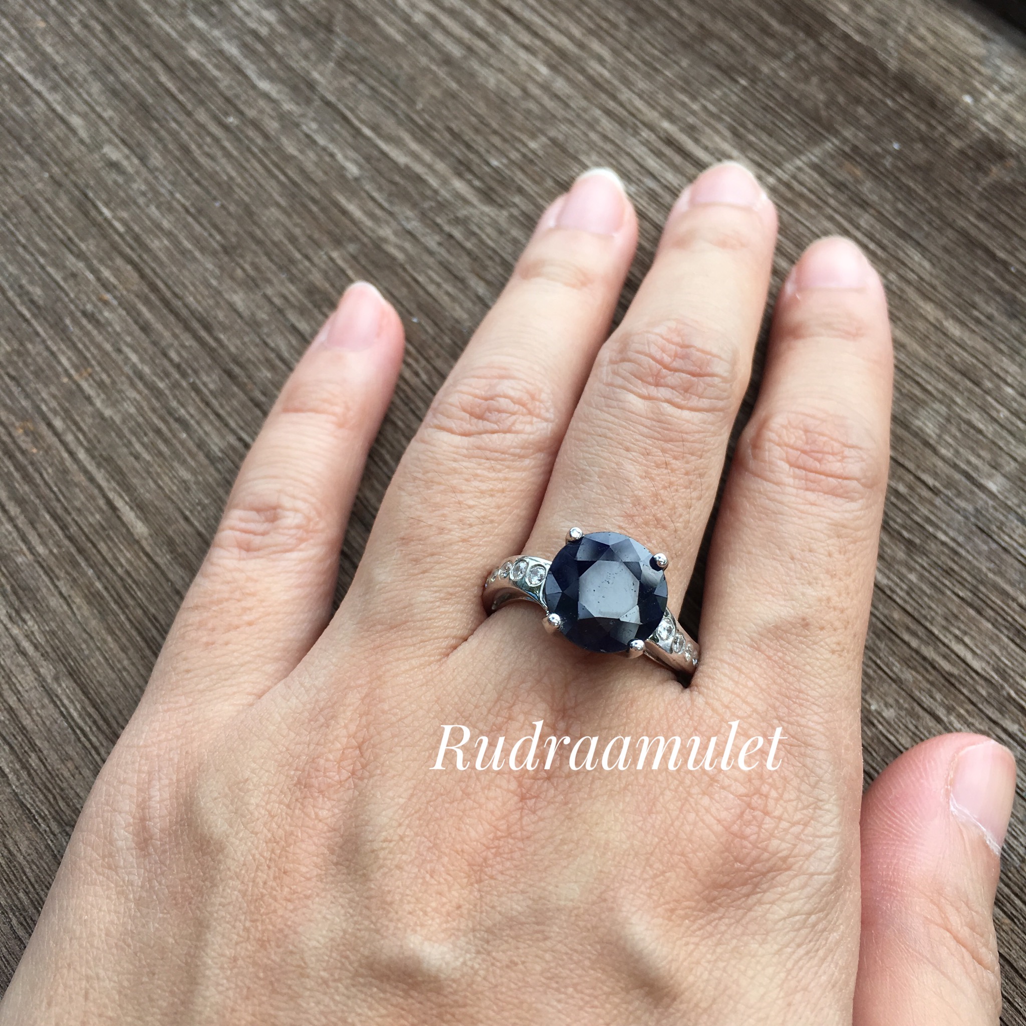 แหวนไพลินสีน้ำเงิน (Sapphire)