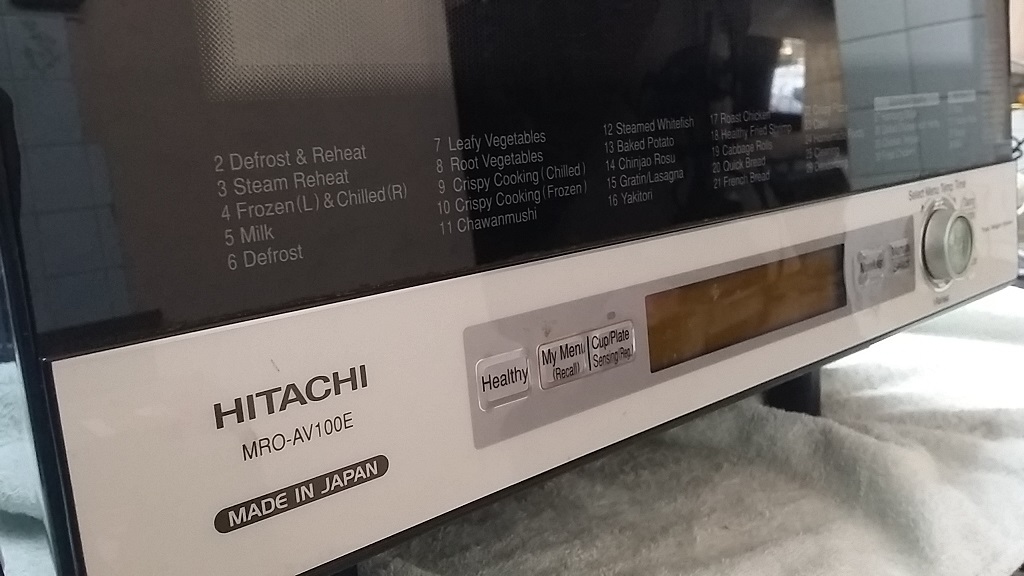 ซ่อมไมโครเวฟ ยี่ห้อ HITACHI รุ่น MRO-AV100E อาการกระจกประตูด้านในแตกร้าว
