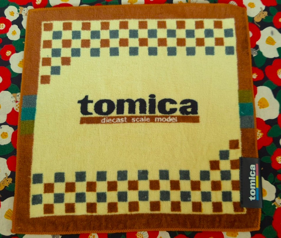 Tomy Tomica ผ้าเช็ดหน้า โทมี่ โทมิก้า ของจาก ญี่ปุ่น ขนาด 25 x 25 cm ผ้าดี ซับน้ำได้ดี