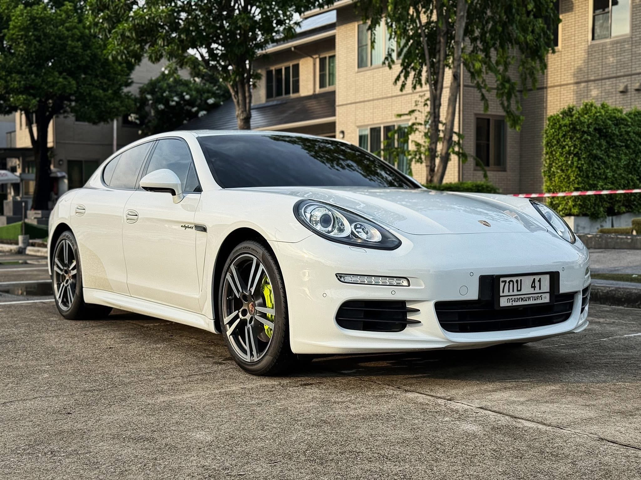 Porsche Panamera S E-Hybrid ปี 2014