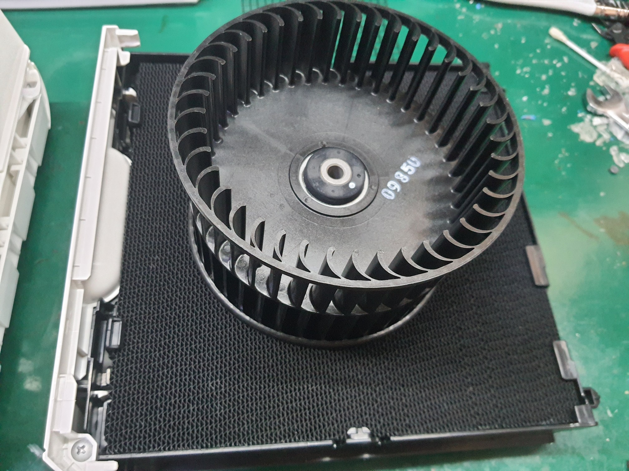 ล้างเครื่องฟอกอากาศ ยี่ห้อ DAIKIN รุ่น MC40UVM6