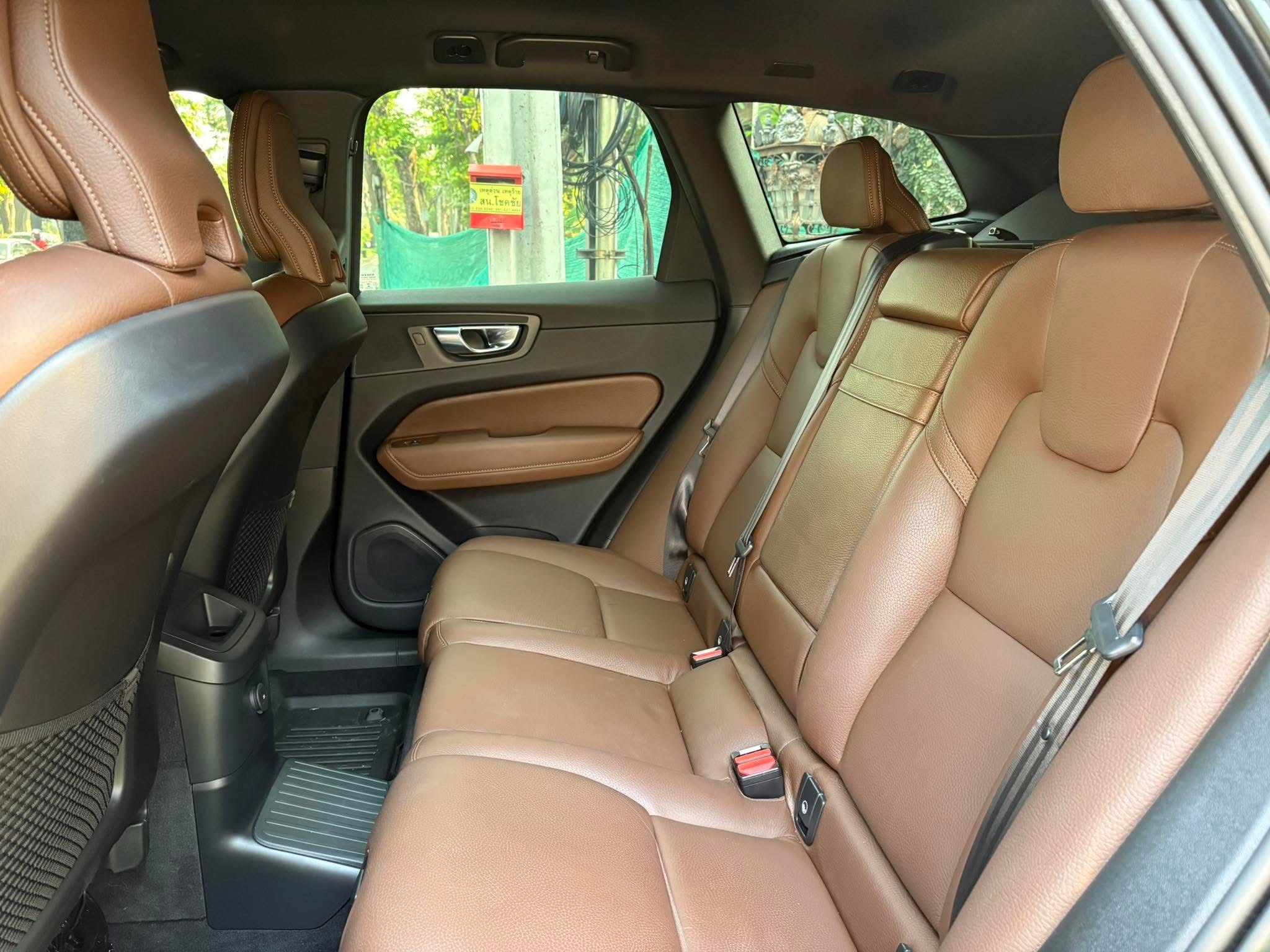 Volvo XC60 T8 recharge R design ปี 2021