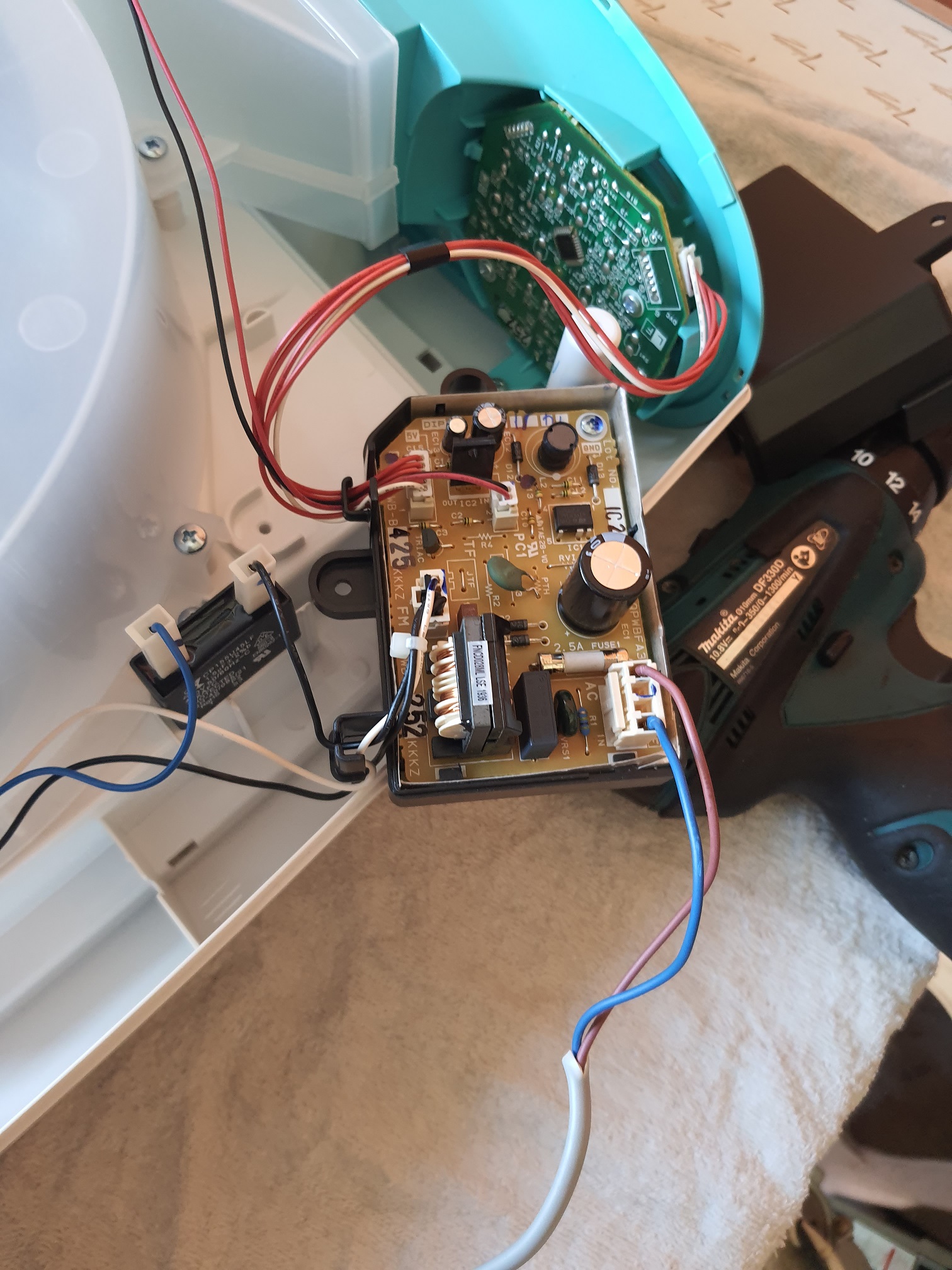 ซ่อมเครื่องฟอกอากาศ ยี่ห้อ SHARP รุ่น FP-J30TA-A อาการพัดลมไม่หมุน