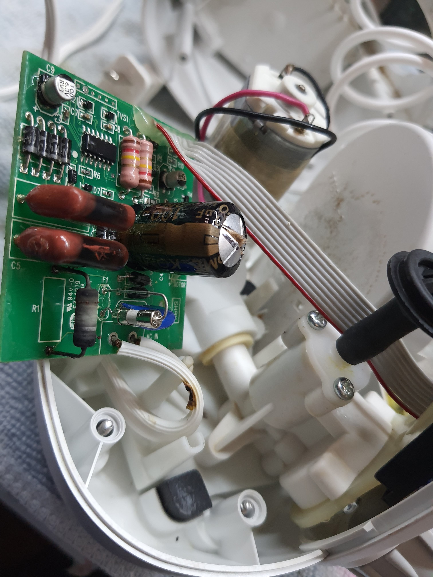 ซ่อมเครื่องทำความสะอาดฟัน ยี่ห้อ WATERPIK รุ่น WP-660C อาการเสียบไฟผิดเครื่องระเบิด